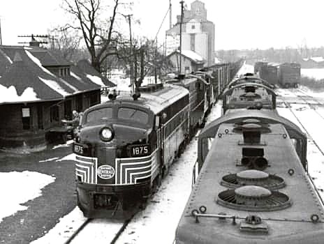 NYC Trains pass at East Bay City station